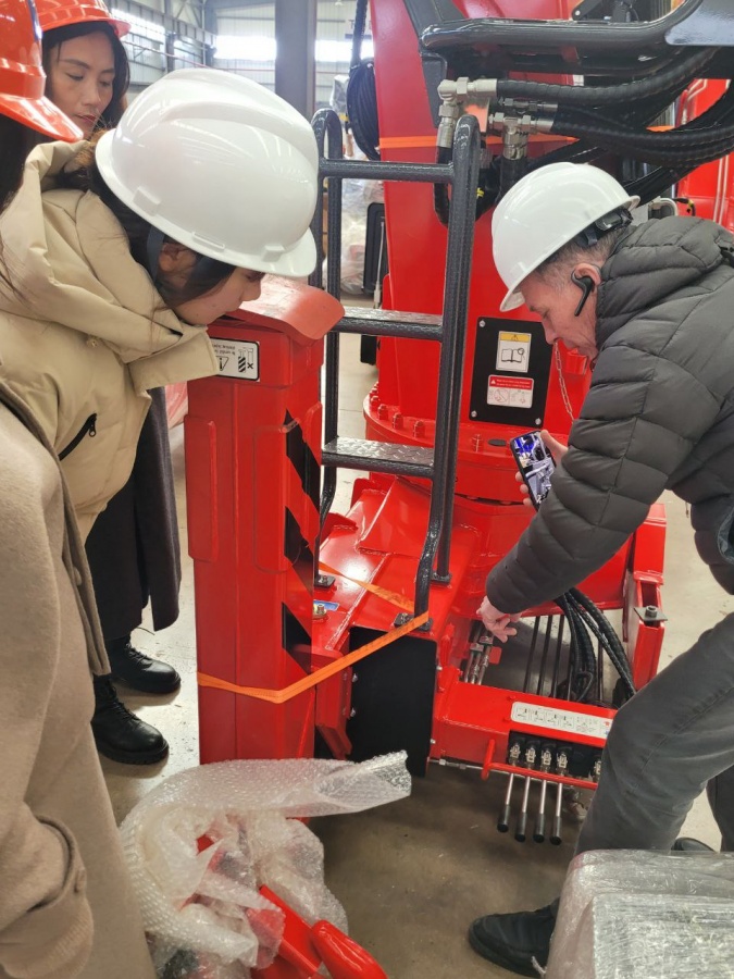 Завод по изготовлению КМУ BOB-LIFT: взгляд изнутри.